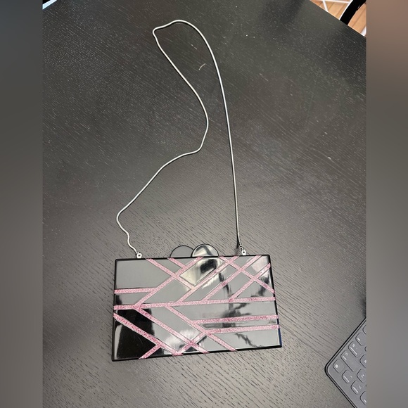 ZARA MINAUDIERE CLUTCH BOX BAG BLACK ENAMEL SHIMMER GRAPHIC FUCHSIA Chain Strap - Picture 6 of 6